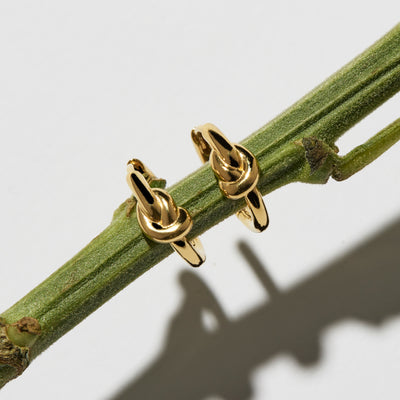 Natures Knot Huggy Earring goldtone