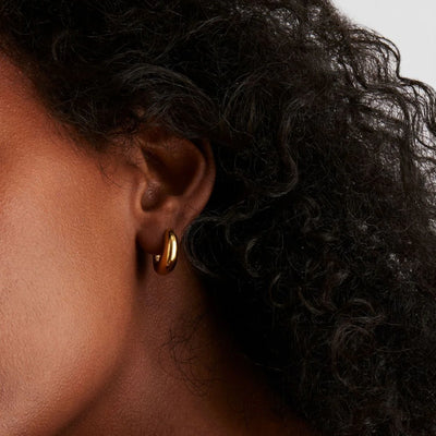 Arco Huggie Earrings - goldtone