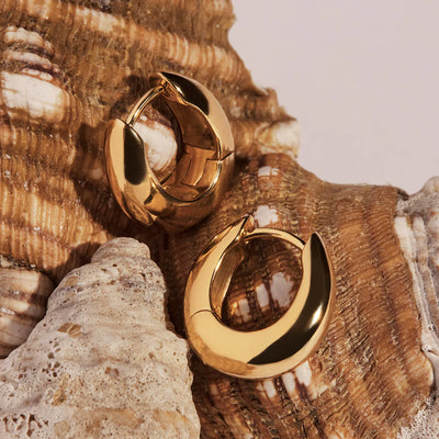 Arco Huggie Earrings - goldtone