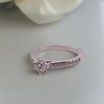 18K Brilliant Cut Engagement Ring